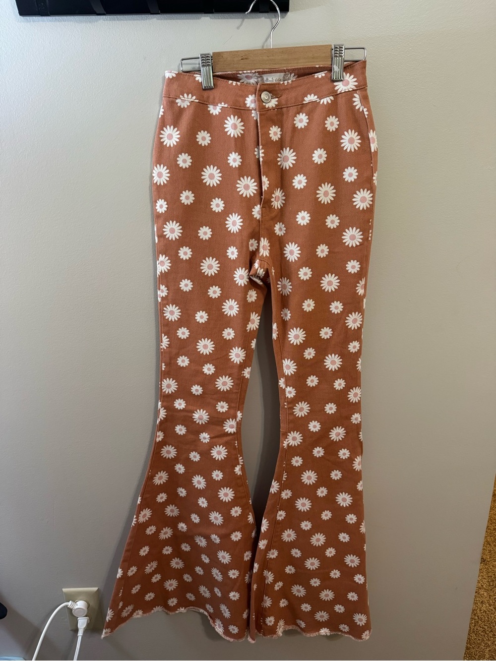 Altard State XS Floral Flared Pants - Rust with White Daisies - Picture 1 of 3